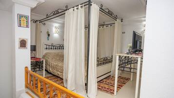 Firemannsrom – comfort | Blendingsgardiner, strykejern/-brett og wi-fi (inkludert)