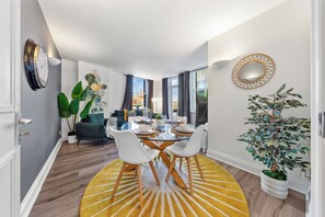 Dining - Prime Liverpool Street Retreat (London)