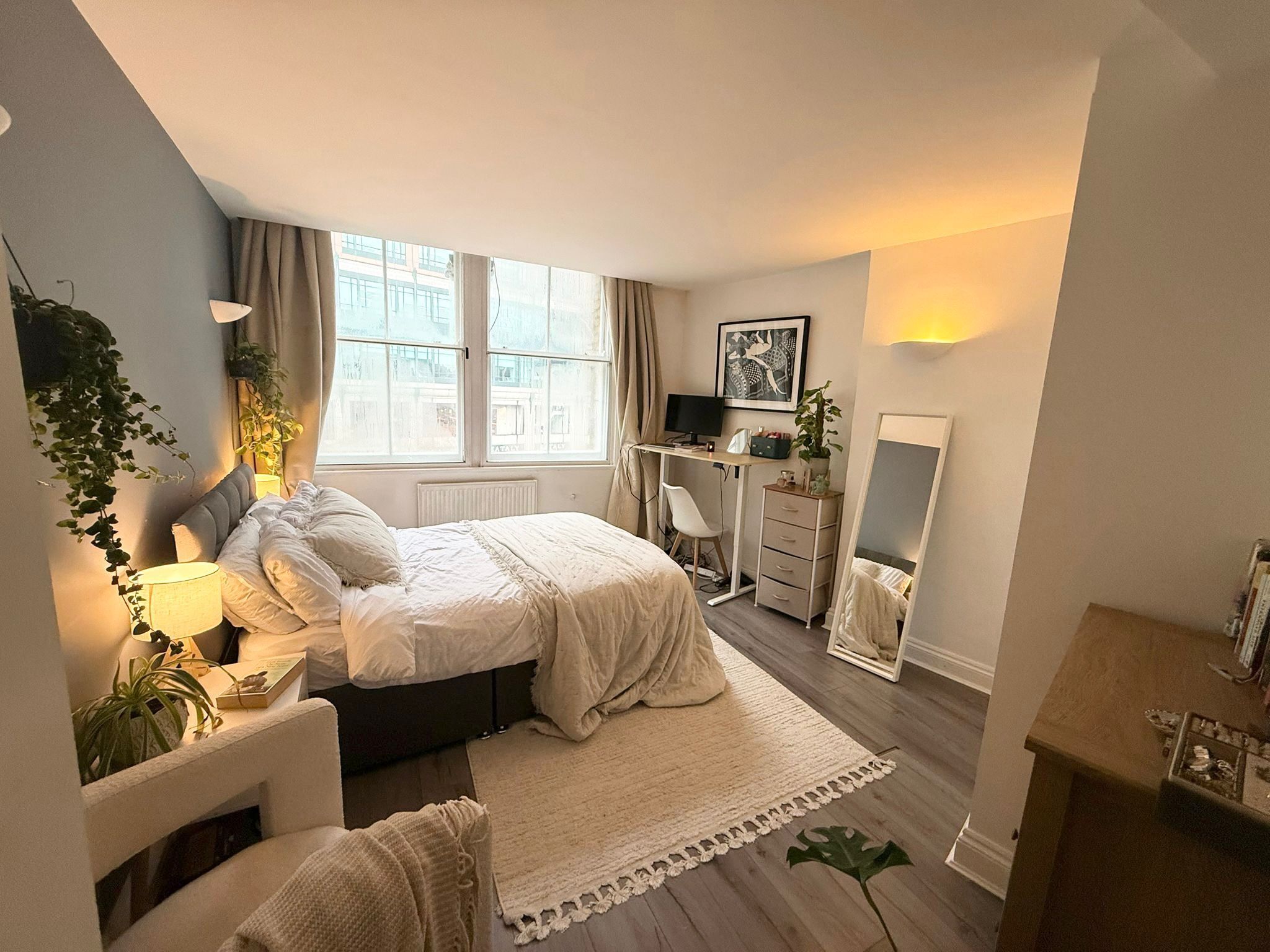 Iron/ironing board, WiFi, bed sheets