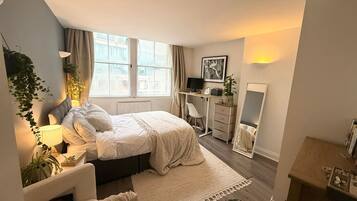 Iron/ironing board, WiFi, bed sheets