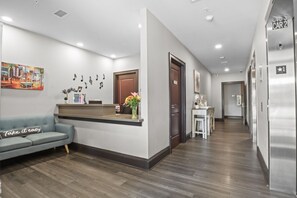 Lobby - Stylish 2BR Suite in Historic NOLA (New Orleans)