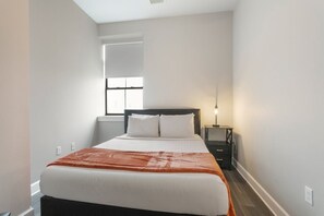 Iron/ironing board, bed sheets