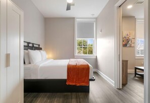 Iron/ironing board, bed sheets