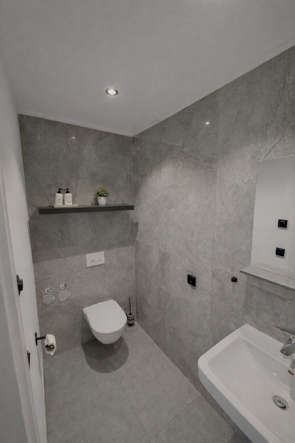 Dobbeltrom – deluxe, tekjøkken | Bad | Dusj, såpe, sjampo og toalettpapir