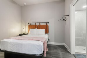 Room - Stylish 2BR Retreat with New Orleans Charm (New Orleans)