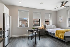 Iron/ironing board, bed sheets