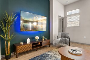 Interior - New Luxury Apartment in excellent location Near DWTN and Airport. Pool and Gym (Austin)