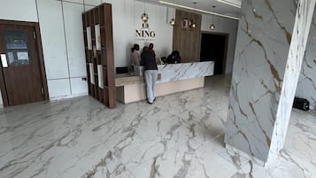 Departamento familiar, balcón, vista a la ciudad | Lobby