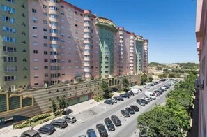 Exterior - Fantastic apartment with lots of light, in a quiet area, 200m from the metro. (Lisboa)