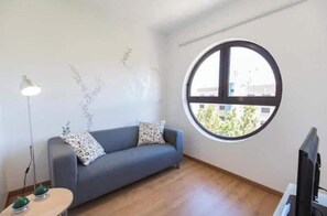Living area - Fantastic apartment with lots of light, in a quiet area, 200m from the metro. (Lisboa)