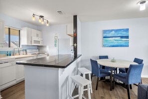 Fridge, microwave, oven, stovetop - Relaxing 2BR Escape Overlooking Canal & Golf (Destin)