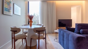 TV - Miguel Bombarda House - 202 by LovelyStay (Porto)