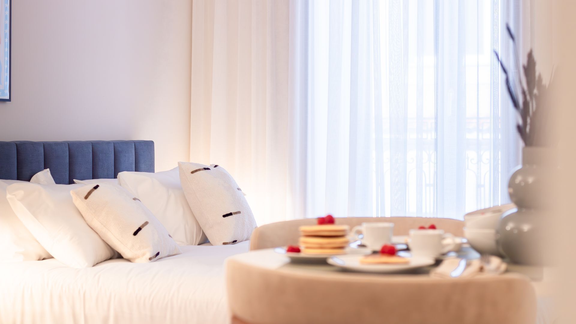 Iron/ironing board, free WiFi, bed sheets