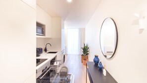 Fridge, microwave, oven, stovetop - Miguel Bombarda House - 301 by LovelyStay (Porto)