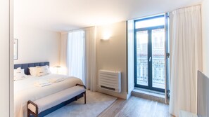 Iron/ironing board, free WiFi, bed sheets - Miguel Bombarda House - 301 by LovelyStay (Porto)