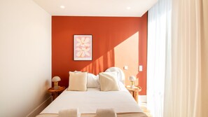 Iron/ironing board, free WiFi, bed sheets - Miguel Bombarda House - 302 by LovelyStay (Porto)