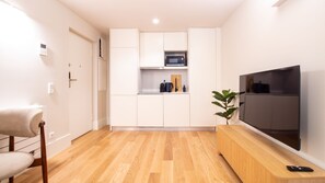 Interior - Miguel Bombarda House - 101 by LovelyStay (Porto)