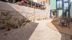 Outdoor dining - Miguel Bombarda House - 102 by LovelyStay (Porto)