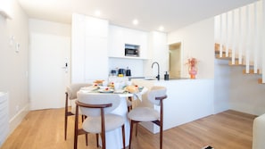 Dining - Miguel Bombarda House - 401 by LovelyStay (Porto)