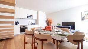 Dining - Miguel Bombarda House - 402 by LovelyStay (Porto)
