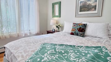 2 Schlafzimmer, Schreibtisch, Bügeleisen/Bügelbrett, Reisekinderbett