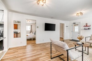 Desk, iron/ironing board, WiFi, bed sheets