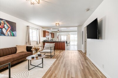 Charming 2 Bed, 1 Bath Escape | Free Parking, WiFi
