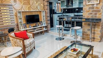 Economy Room, Balcony, City View | Living area