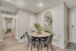 Dining - Urban Chic Getaway 2B | Sleeps 6 | Pool, Prkg, W/D (Austin)