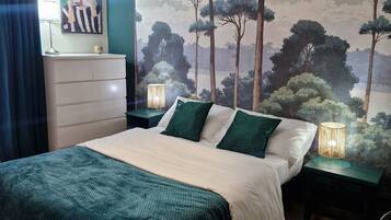 2 camere, una scrivania, ferro/asse da stiro, culla da viaggio