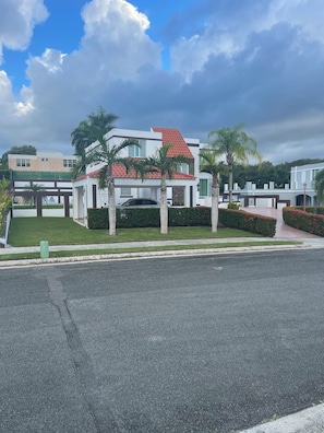 Unclassified image, 4 of 56, button - Experience luxury in this stunning Luquillo 4-bedroom home with a pool and AC. (Luquillo)