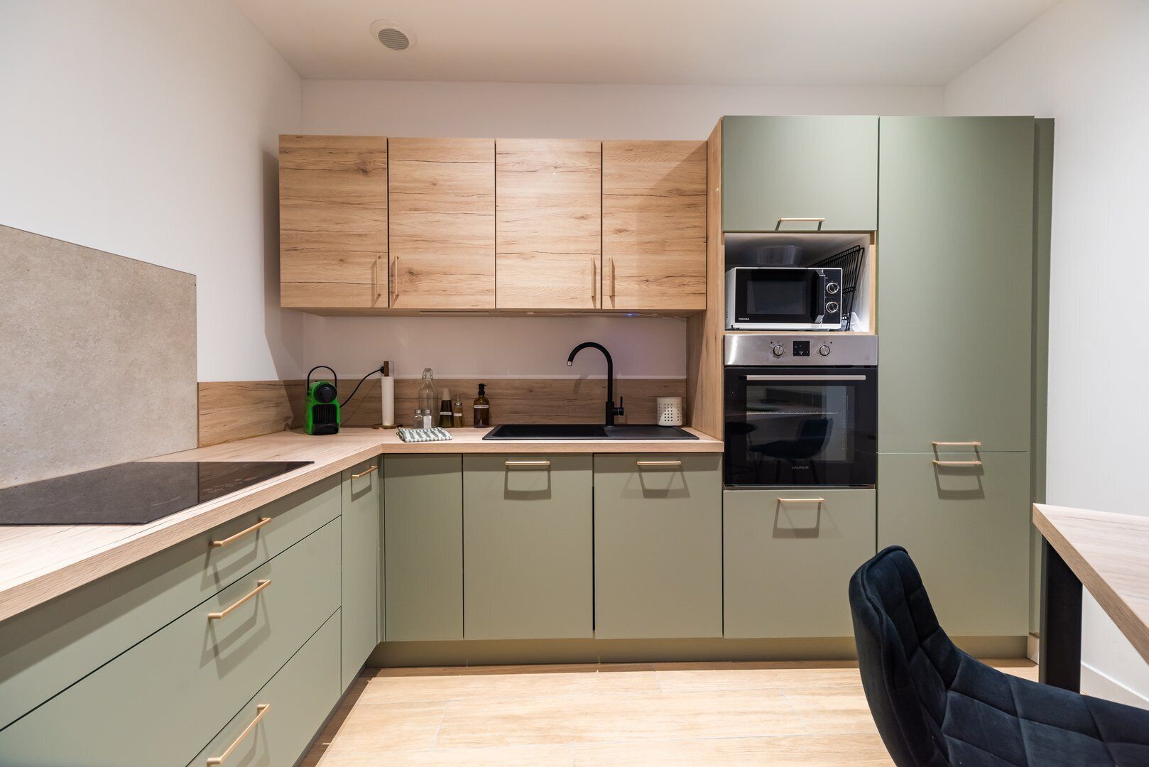 Réfrigérateur, micro-ondes, four, cafetière/bouilloire