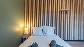 3 slaapkamers, een bureau, een strijkplank/strijkijzer, internet