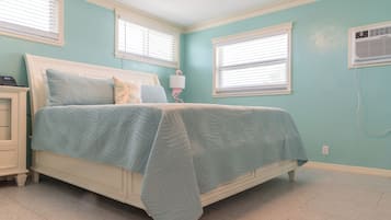 Iron/ironing board, Internet, bed sheets