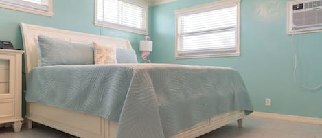Iron/ironing board, Internet, bed sheets