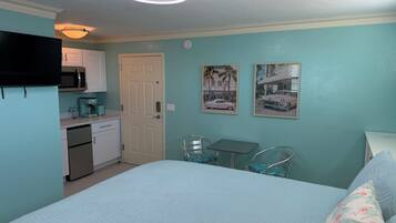 BĂŒgeleisen/BĂŒgelbrett, Internetzugang, BettwĂ€sche