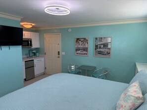 Iron/ironing board, Internet, bed sheets