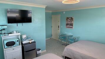 BĂŒgeleisen/BĂŒgelbrett, Internetzugang, BettwĂ€sche