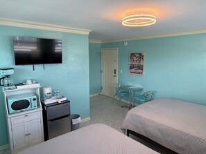 Iron/ironing board, Internet, bed sheets