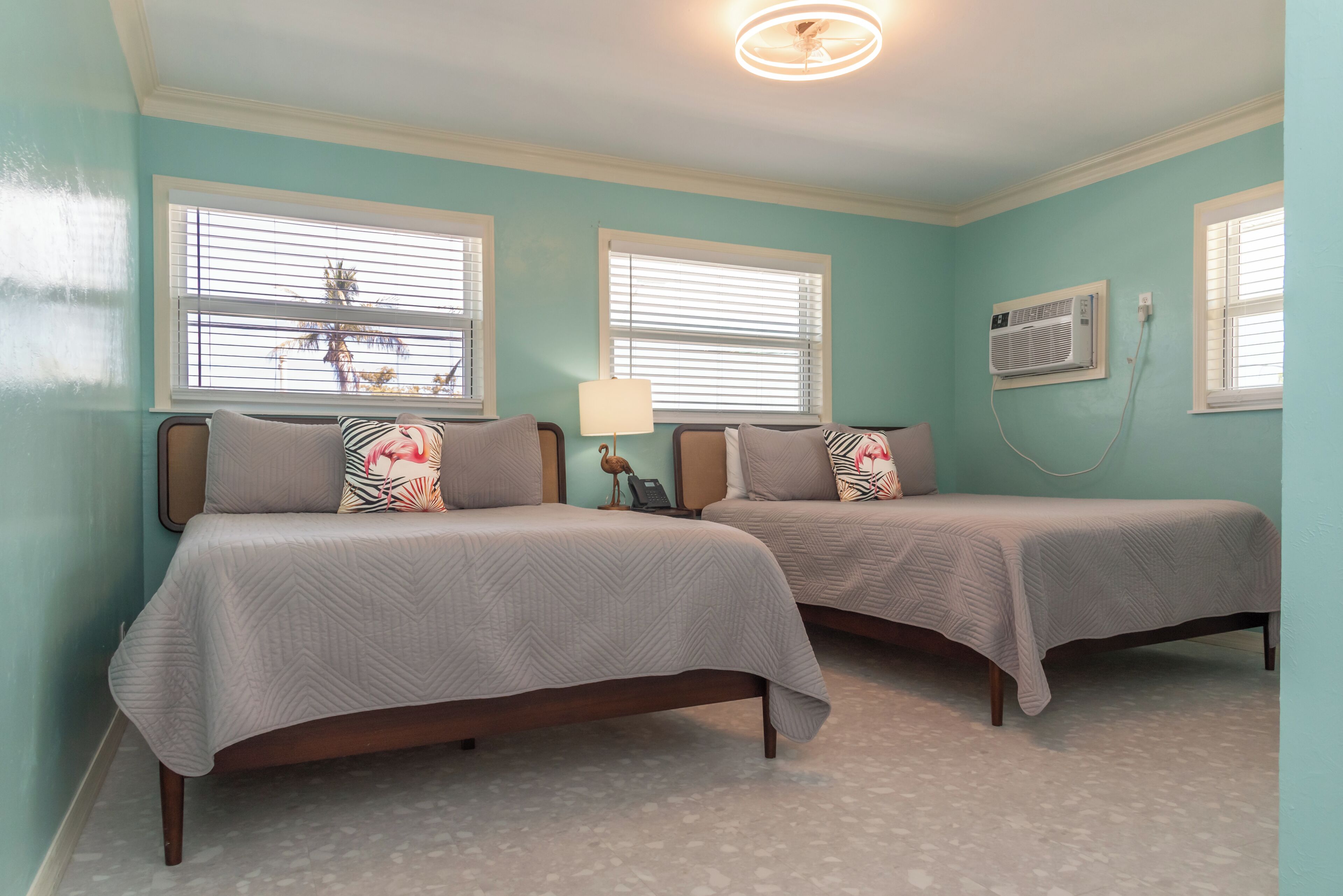 Iron/ironing board, Internet, bed sheets