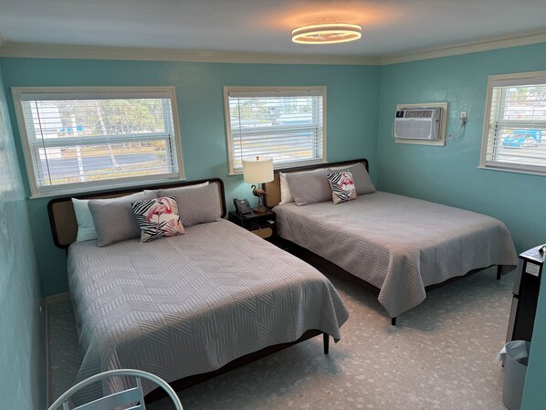 Iron/ironing board, Internet, bed sheets