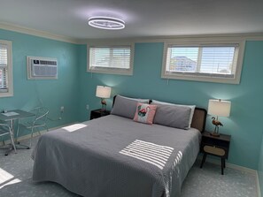 Iron/ironing board, Internet, bed sheets