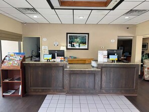Lobby - Room Perfect for Exploring Lynchburg’s Natural Beauty Nearby (Lynchburg)