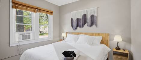 8 chambres, fer et planche à repasser, Wi-Fi, draps fournis