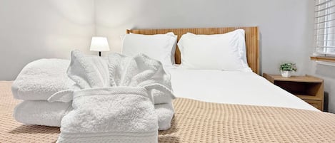 3 habitaciones, tabla de planchar con plancha, wifi y ropa de cama