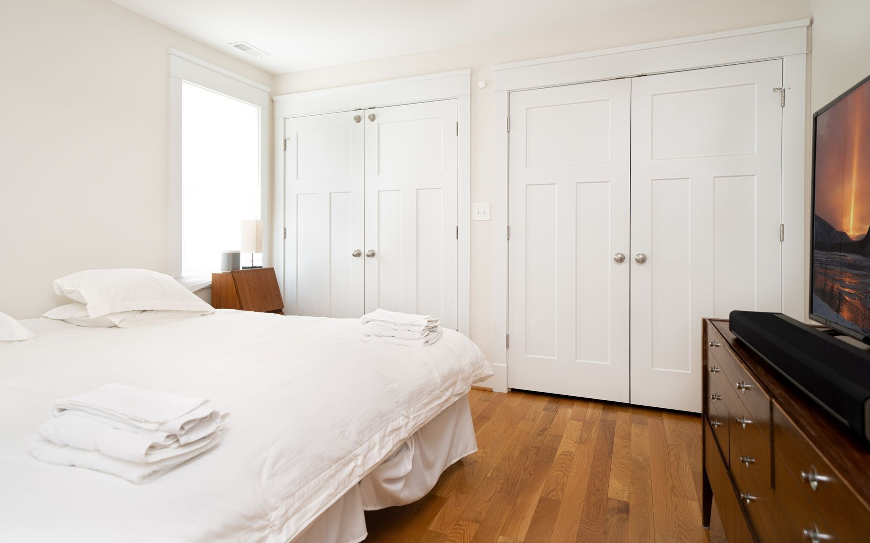 3 bedrooms, iron/ironing board, WiFi (free), bed sheets