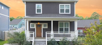 Duke ~2 miles, Walk to Downtown, Close to NCCU, DBAP, and ATC