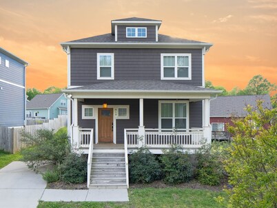 Duke ~2 miles, Walk to Downtown, Close to NCCU, DBAP, and ATC