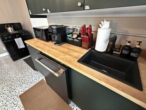 Fridge, microwave, oven, stovetop - Tremont 3BR - Walk to Dining - Near Downtown (Cleveland)