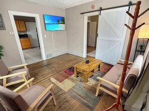 TV - Bright Tremont 2BR - Near Downtown CLE & Clinic (Cleveland)